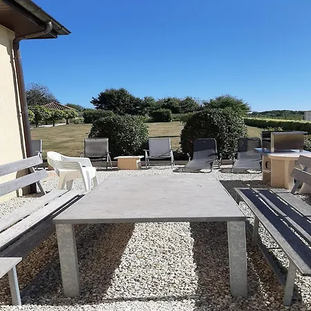 Modern With Swimming Pool Casa vacanze Saint-Nexans