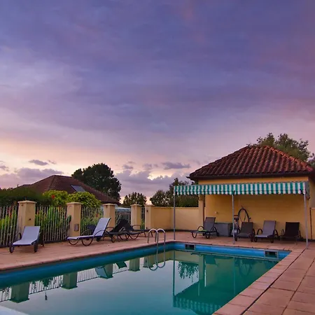 Casa vacanze Modern With Swimming Pool Saint-Nexans